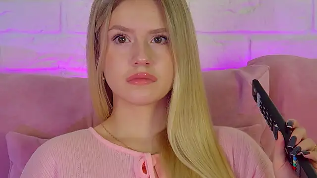 MilanaBalmain online show from January 17, 2026, 4:38 am