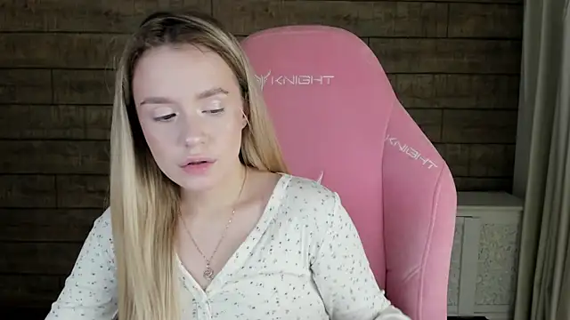 MilanaBalmain online show from April 14, 2026, 4:17 am