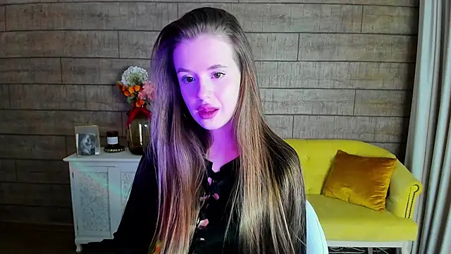 MilanaBalmain online show from February 17, 2025, 2:38 pm