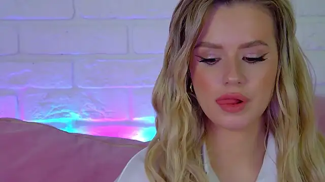 MilanaBalmain online show from March 11, 2026, 4:12 pm