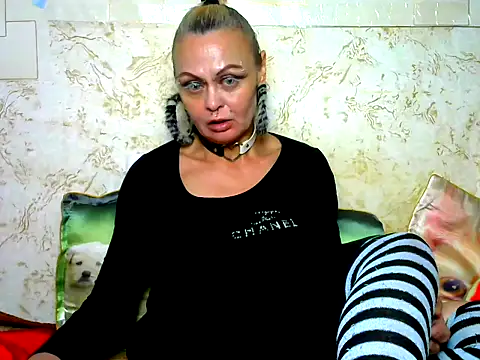 Snapshot of Gardener_of_Illusions chatting on May 11, 2026, 11:24 pm Gardener of Illusions online show from May 11, 2026, 11:24 pm