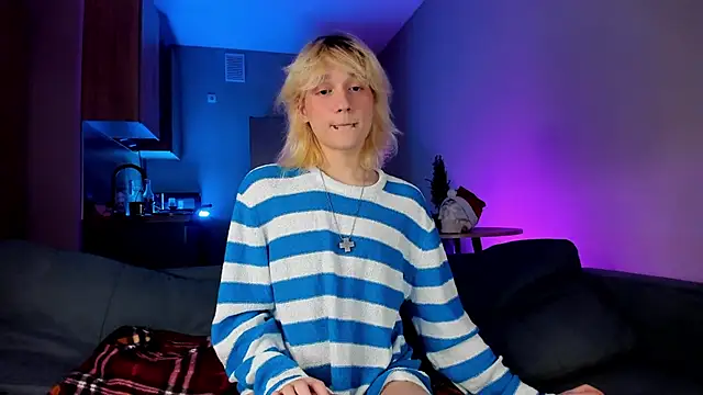 Snapshot of Gregory_Byyrd chatting on December 24, 2024, 7:22 pm Gregory Byyrd online show from December 24, 2024, 7:22 pm