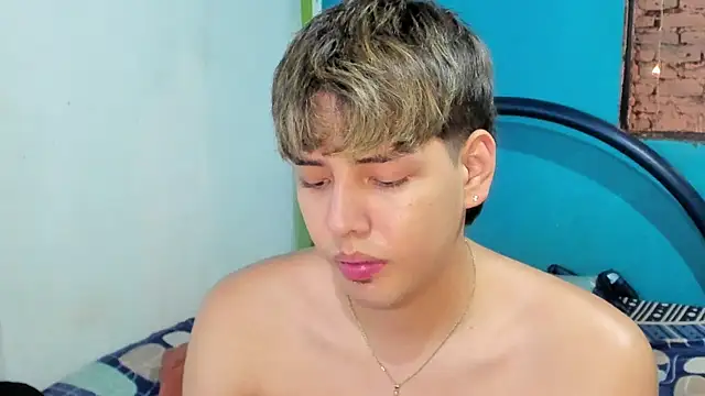 Snapshot of zackmontieel chatting on December 19, 2024, 3:51 am zackmontieel online show from December 19, 2024, 3:51 am