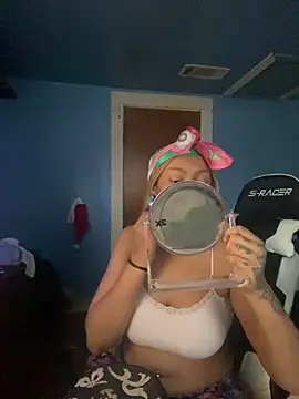 y0urlilgf online show from December 4, 2024, 6:44 pm