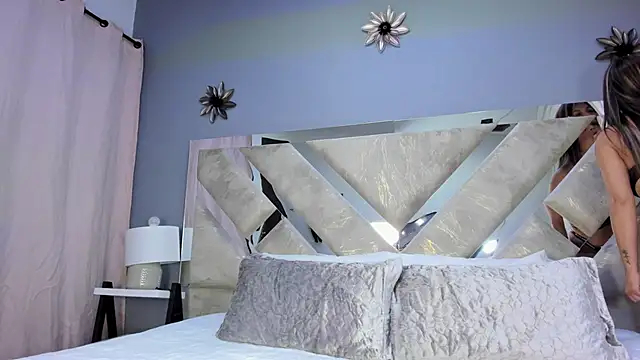 Megan delarosse online show from November 3, 2025, 11:41 pm