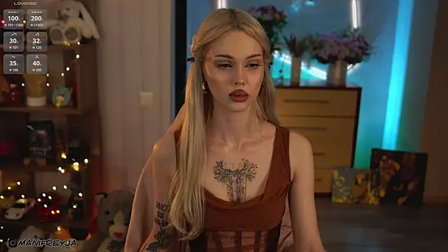 ManiFreyja online show from April 17, 2026, 9:50 pm