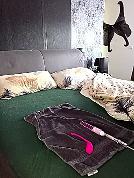 Snapshot of Crosss-23cm chatting on March 16, 2026, 2:21 pm Crosss-23cm online show from March 16, 2026, 2:21 pm