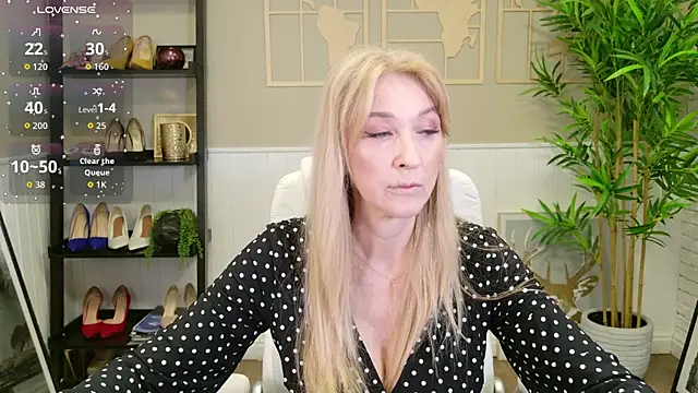 Snapshot of LadyLeea chatting on May 22, 2026, 5:05 am LadyLeea online show from May 22, 2026, 5:05 am