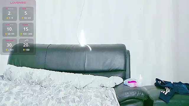 Snapshot of Emma2244 chatting on January 25, 2025, 6:12 am Emma2244 online show from January 25, 2025, 6:12 am