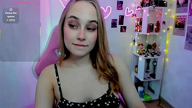 Snapshot of LianaBright chatting on February 7, 2026, 2:19 am LianaBright online show from February 7, 2026, 2:19 am