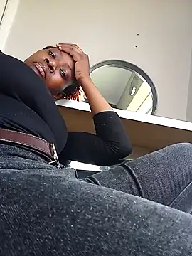 Snapshot of vanie chatting on January 18, 2025, 11:43 am vanie online show from January 18, 2025, 11:43 am