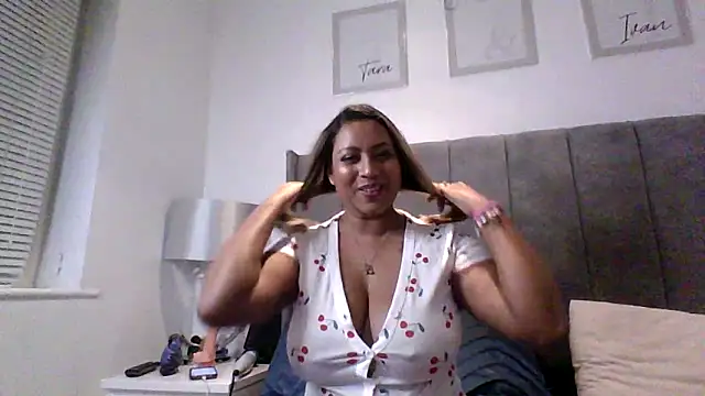 Snapshot of TEMPTING-TAMMY chatting on January 16, 2025, 9:40 pm TEMPTING-TAMMY online show from January 16, 2025, 9:40 pm