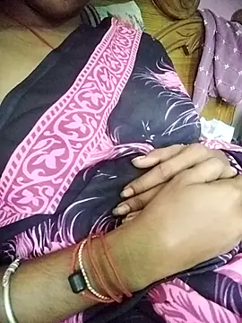 Snapshot of aadhini01 chatting on November 16, 2025, 2:27 am aadhini01 online show from November 16, 2025, 2:27 am