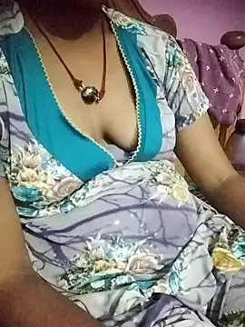 Snapshot of aadhini01 chatting on November 14, 2025, 6:33 pm aadhini01 online show from November 14, 2025, 6:33 pm