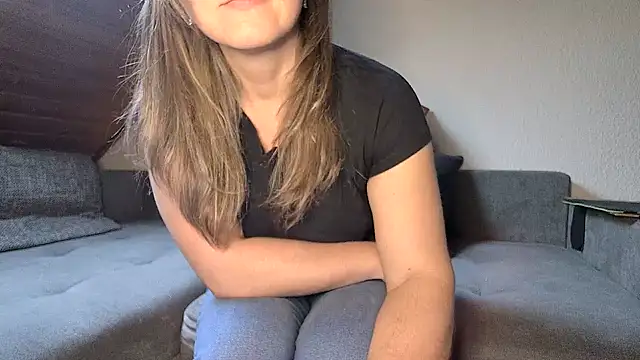 stunning Rosi online show from November 26, 2025, 9:09 am