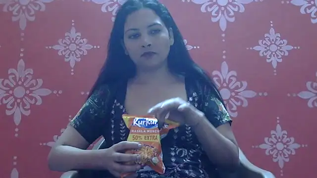 tripti2 online show from November 19, 2025, 8:42 pm