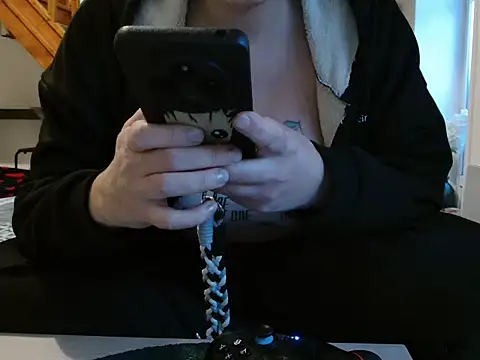 Snapshot of Lauzo21 chatting on November 18, 2025, 6:39 am Lauzo21 online show from November 18, 2025, 6:39 am