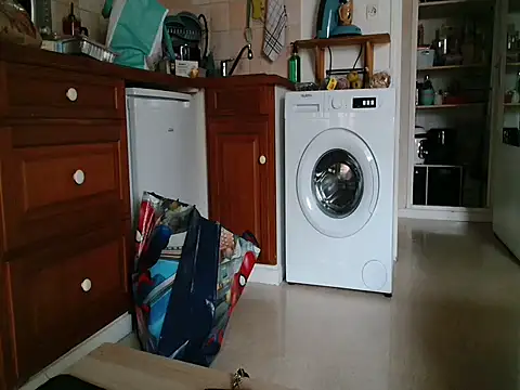 Snapshot of Lauzo21 chatting on October 27, 2025, 12:50 pm Lauzo21 online show from October 27, 2025, 12:50 pm