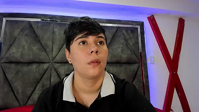 Snapshot of AbbySmiitth_ chatting on February 19, 2026, 10:07 pm AbbySmiitth online show from February 19, 2026, 10:07 pm