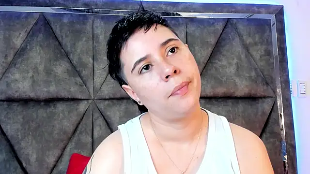 AbbySmiitth  online show from July 27, 2026, 9:33 pm