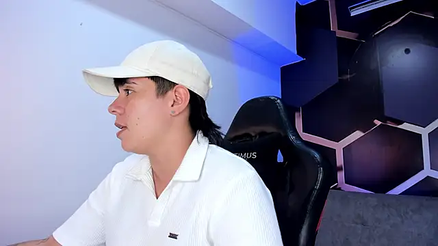 Snapshot of AbbySmiitth_ chatting on February 16, 2026, 11:46 pm AbbySmiitth online show from February 16, 2026, 11:46 pm