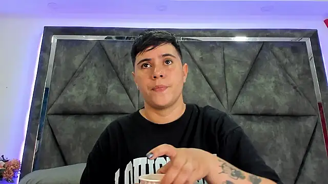 Snapshot of AbbySmiitth_ chatting on March 3, 2026, 10:28 pm AbbySmiitth online show from March 3, 2026, 10:28 pm