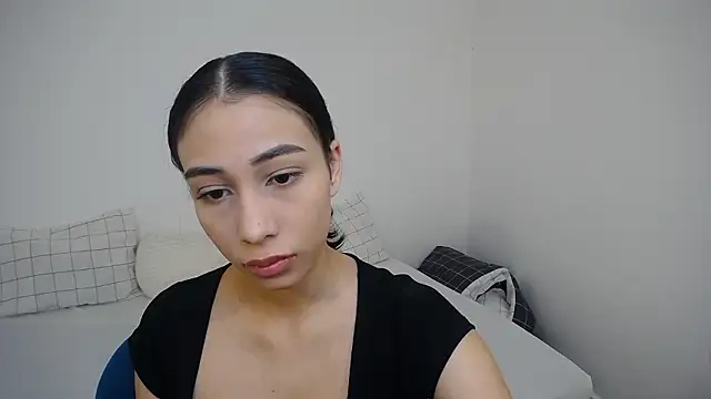 LizzyCox online show from December 8, 2024, 6:11 am