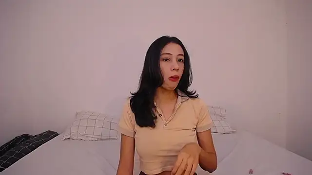 LizzyCox online show from December 18, 2024, 6:21 am