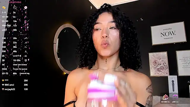 Crystal Dluna online show from February 26, 2025, 5:00 pm