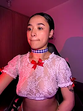 Snapshot of Crystal_Dluna chatting on November 11, 2025, 9:20 pm Crystal Dluna online show from November 11, 2025, 9:20 pm