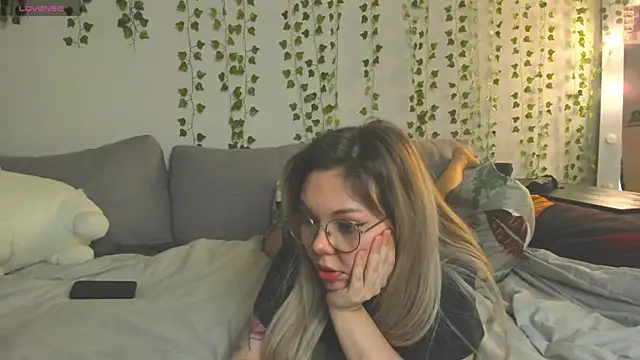 Snapshot of whoa-hoa-hoa-hoa-hoa chatting on February 19, 2026, 4:37 pm whoa-hoa-hoa-hoa-hoa online show from February 19, 2026, 4:37 pm