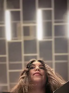 meow girl online show from December 20, 2025, 11:02 am