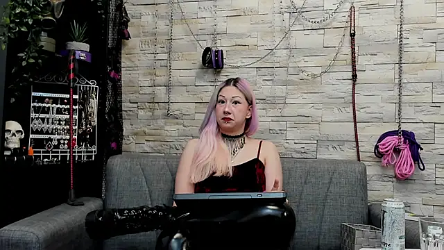 Snapshot of CruelMistress chatting on June 14, 2026, 2:24 am CruelMistress online show from June 14, 2026, 2:24 am