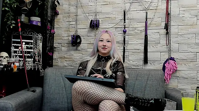 CruelMistress online show from April 29, 2026, 12:04 am