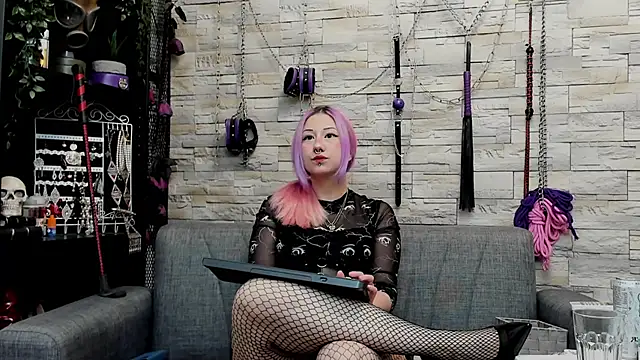 Snapshot of CruelMistress chatting on June 2, 2026, 12:43 am CruelMistress online show from June 2, 2026, 12:43 am