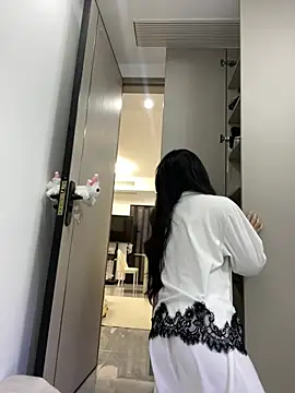 xyebobs online show from February 12, 2026, 4:18 pm