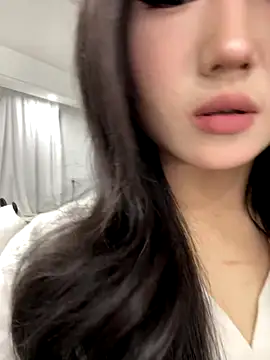 xyebobs online show from December 17, 2025, 2:33 pm