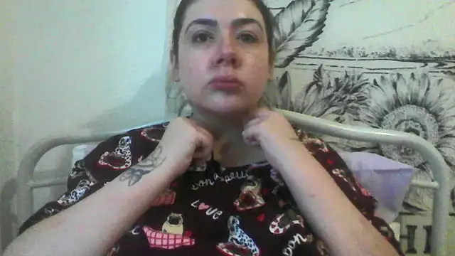 Snapshot of CamilaCherryX chatting on November 16, 2025, 2:22 pm CamilaCherryX online show from November 16, 2025, 2:22 pm