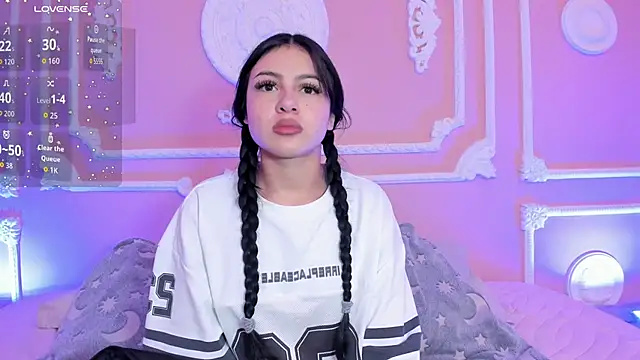 myeimmy 33 online show from April 16, 2026, 11:33 am