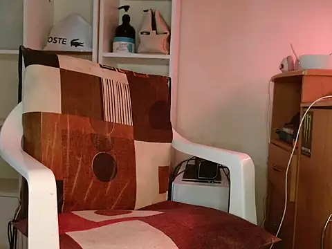 Snapshot of DirtyDi97 chatting on November 6, 2025, 3:27 pm DirtyDi97 online show from November 6, 2025, 3:27 pm