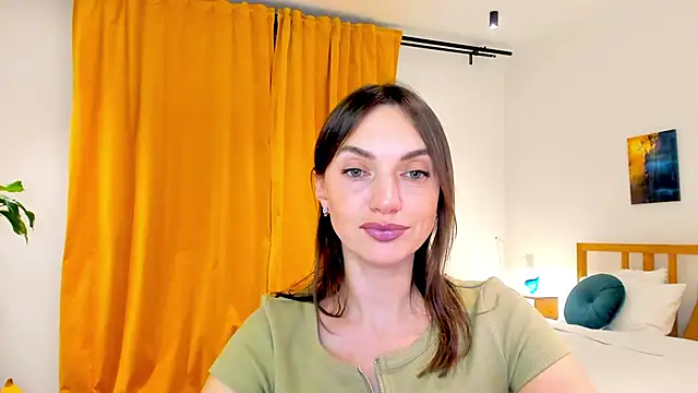 LovelyeeMia online show from December 13, 2024, 1:01 pm