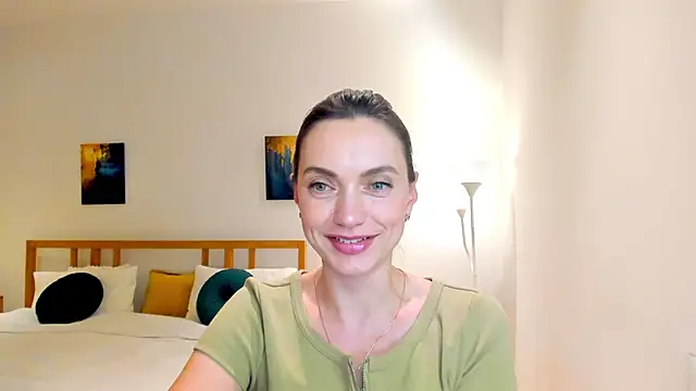 LovelyeeMia online show from December 10, 2024, 3:22 pm