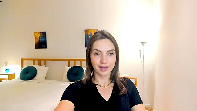 LovelyeeMia online show from December 11, 2024, 4:42 pm