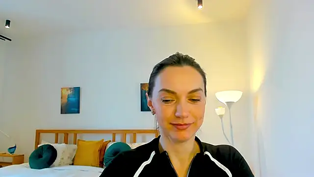 LovelyeeMia online show from December 16, 2024, 7:58 am