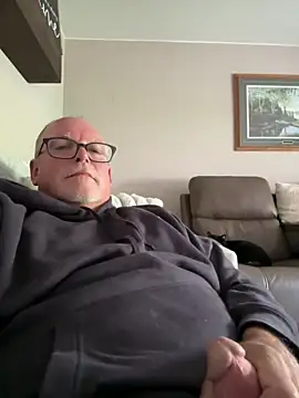 wildrocket02 online show from May 7, 2026, 12:52 pm