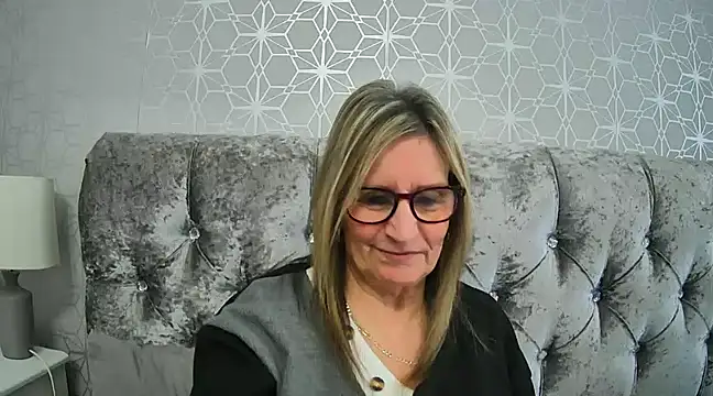 Snapshot of Additive_Mature_Linda chatting on February 3, 2025, 11:53 am Additive Mature Linda online show from February 3, 2025, 11:53 am