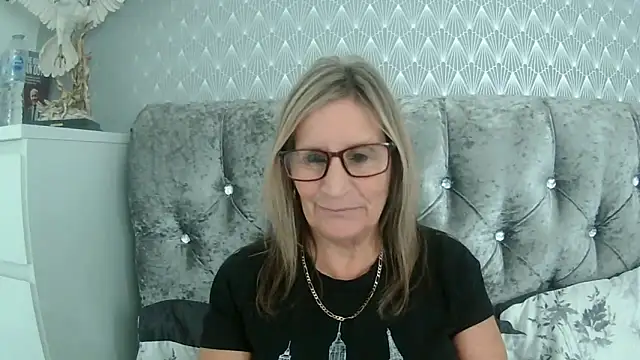 Snapshot of Additive_Mature_Linda chatting on September 10, 2025, 1:32 pm Additive Mature Linda online show from September 10, 2025, 1:32 pm