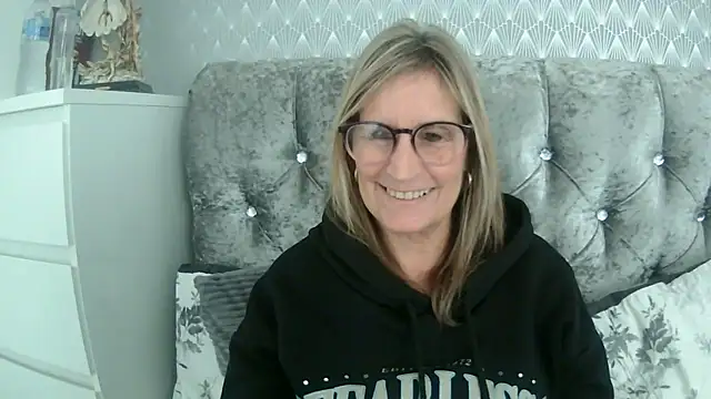 Snapshot of Additive_Mature_Linda chatting on September 15, 2025, 1:11 pm Additive Mature Linda online show from September 15, 2025, 1:11 pm