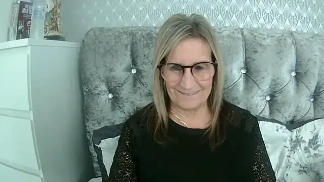 Snapshot of Additive_Mature_Linda chatting on September 19, 2025, 4:00 pm Additive Mature Linda online show from September 19, 2025, 4:00 pm
