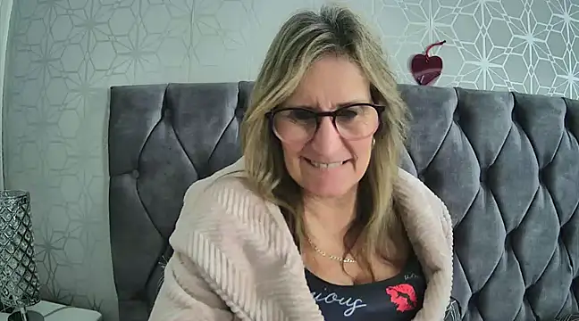 Snapshot of Additive_Mature_Linda chatting on February 14, 2025, 2:12 pm Additive Mature Linda online show from February 14, 2025, 2:12 pm